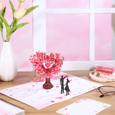 La tarjeta del Amor Inolvidable Regalo, Arbol de corazones que emerge al abrirla — ella no lo espera – 4