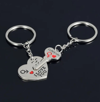 Juego de 2 llaveros con forma de corazón para hombre y mujer, ideal como regalo para parejas.